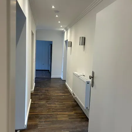 3 Bedrooms Furnished Frankfurt Apartment Muehlheim am Main